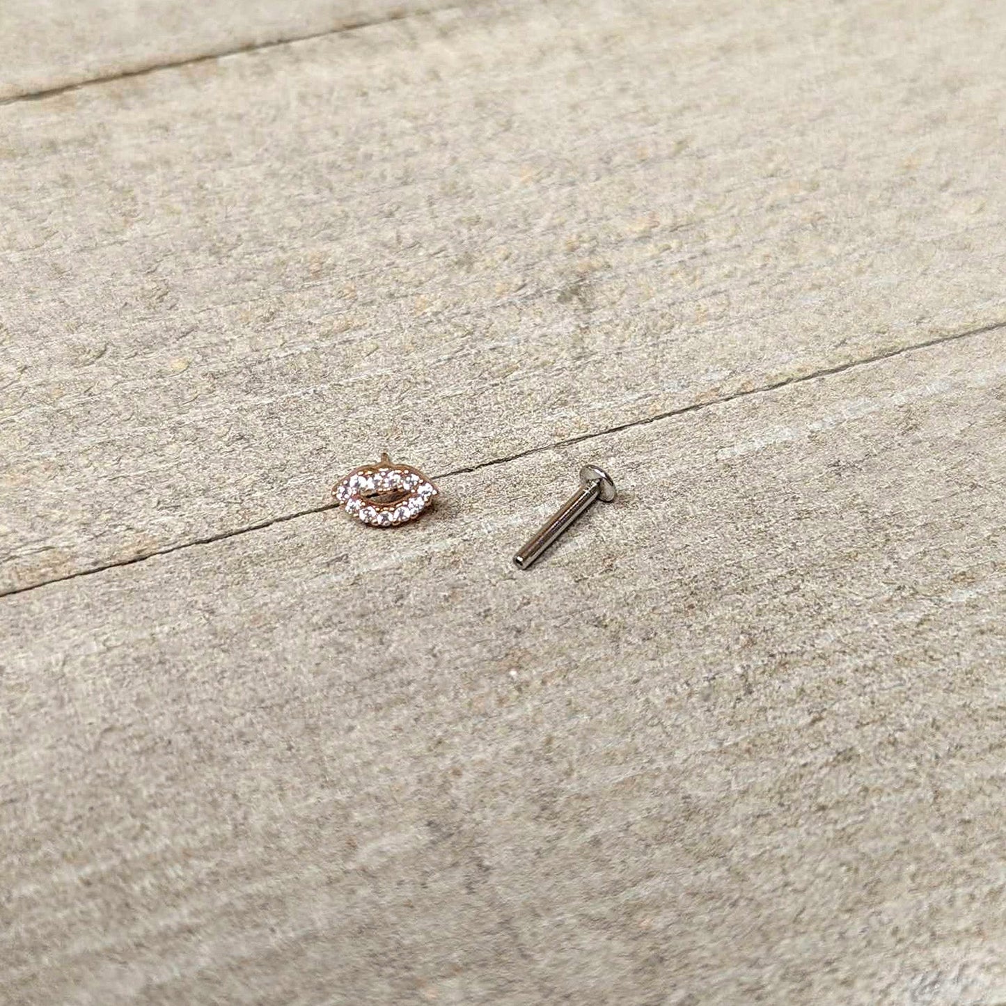 16G 5/16 Clear CZ Gem Kissy Lips Rosy Threadless Labret Tragus