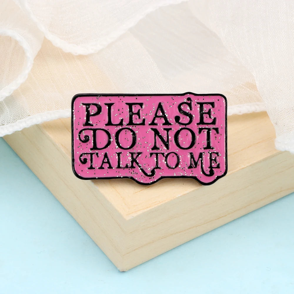 Life Motto Quotes Enamel Pins Creative ‘Never Give Up’ ‘Live in the Present’ Brooch Banner Slogan Badge Jewelry Gift for Friends